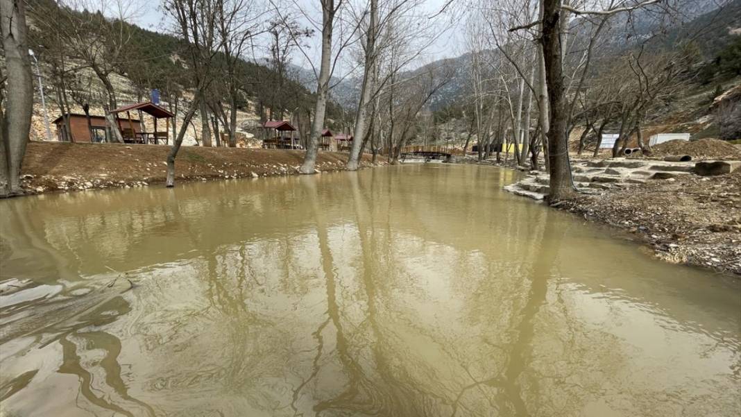 Yeşilgöz Gölü eski günlerine döndü: Depremlerde rengi değişmişti 14